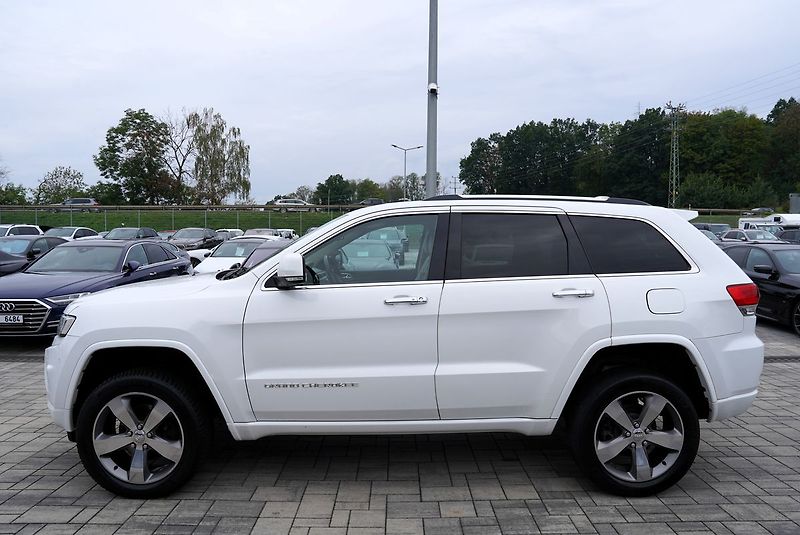 Jeep Grand Cherokee 3.0 CRD/Overland/Facelift/250 - fotka 3 z 46