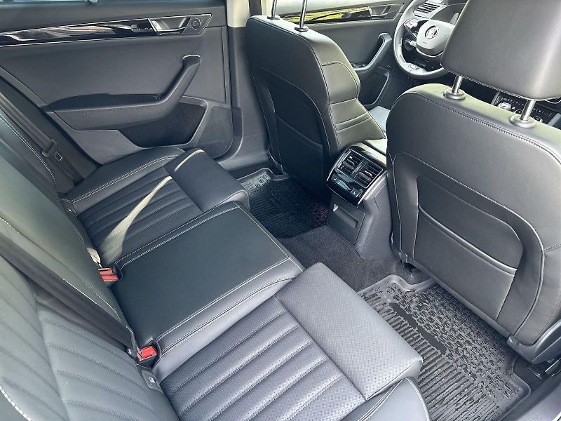 Škoda Superb (2023) Combi 2.0 TDI DSG L&K - fotka 10 z 33