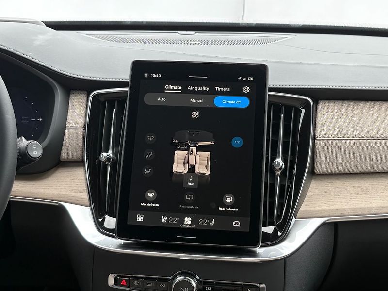 Volvo XC90 Plus Bright T8 299kW - fotka 13 z 26