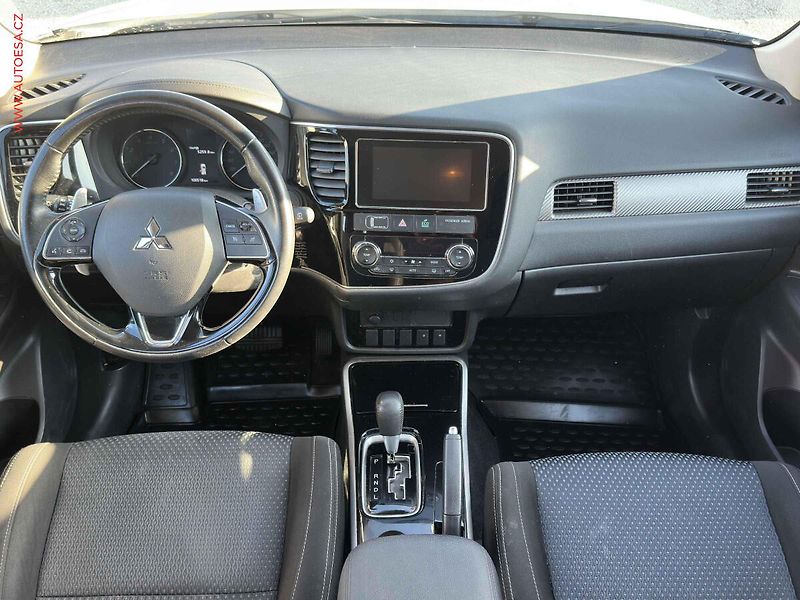 Mitsubishi Outlander (2017) 2.0 MIVEC, Edition, AT, TZ - fotka 8 z 20