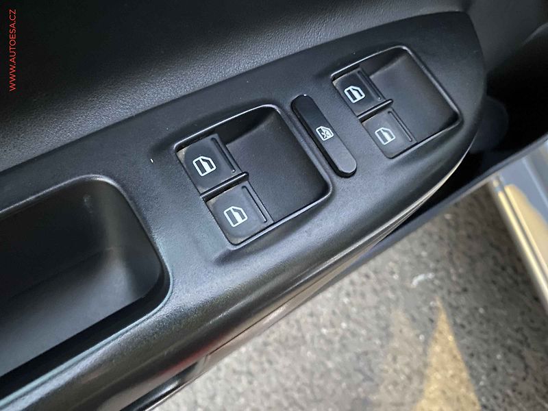 Škoda Octavia (2010) 2.0TDI, Elegance, DSG, xenon - fotka 11 z 17