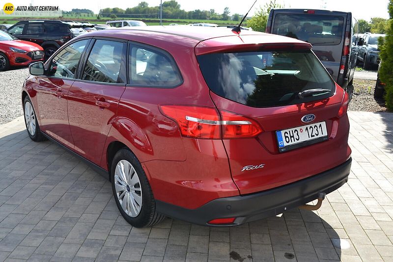 Ford Focus 1.6i - 77KW  TREND - fotka 3 z 39
