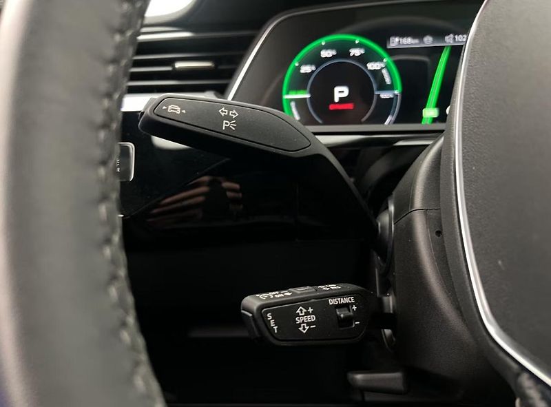 Audi Q8 e-tron 55 Q 360kam Vzduch Tažné Pano  - fotka 19 z 37