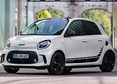 Smart už bude mít všechna svá auta jen elektrická. Jak pro čtyři