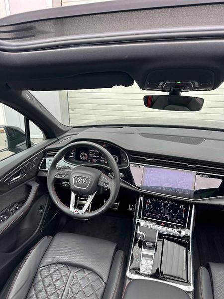 Audi Q7 (2024) S-LINE QUATTRO V ZÁRUCE 360 - fotka 12 z 39