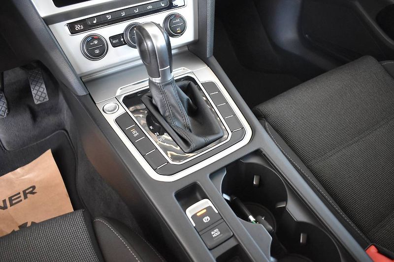 Volkswagen Passat Variant (2017) 2.0TDI 110kW, LED, el. vyhřiív - fotka 22 z 22