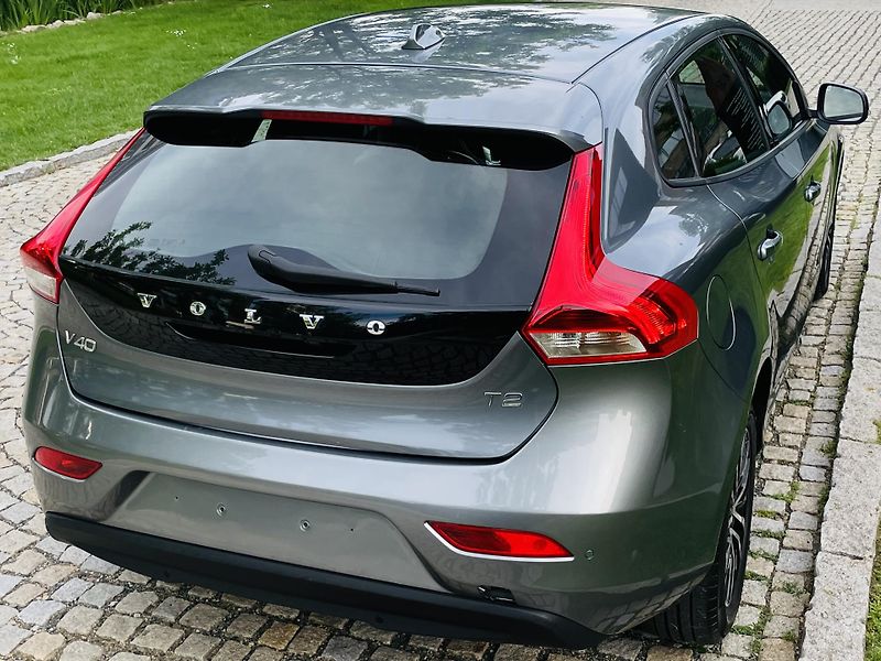 Volvo V40 2.0i MANUÁL KAMERA SERVISKA - fotka 13 z 45