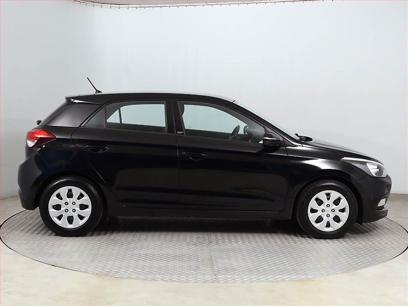 Hyundai i20 (2019) 1.2 - fotka 6 z 14