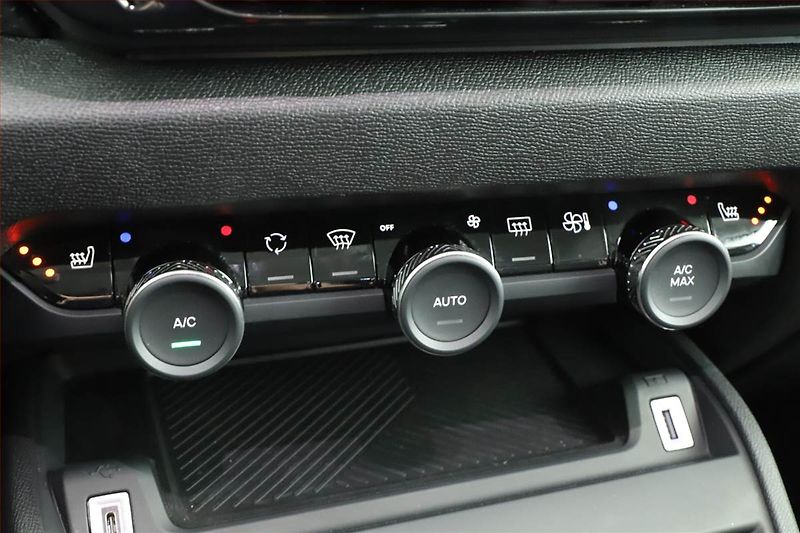 Citroën C4 (2023) 1.2 PureTech, Automat, Kůže - fotka 15 z 19