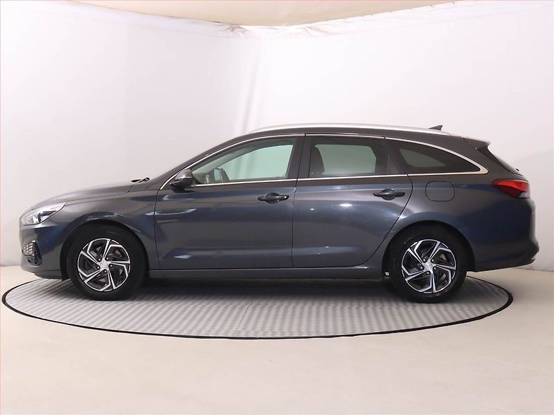 Hyundai i30 (2023) Family 1.5 DPI, Tempomat - fotka 3 z 19