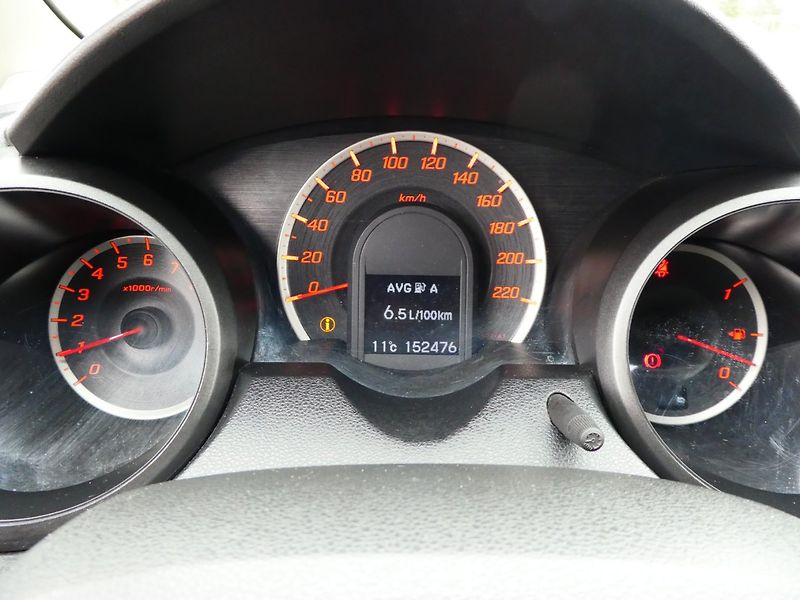 Honda Jazz (2012) 1.4i 73kW REZERVOVANO - fotka 18 z 32