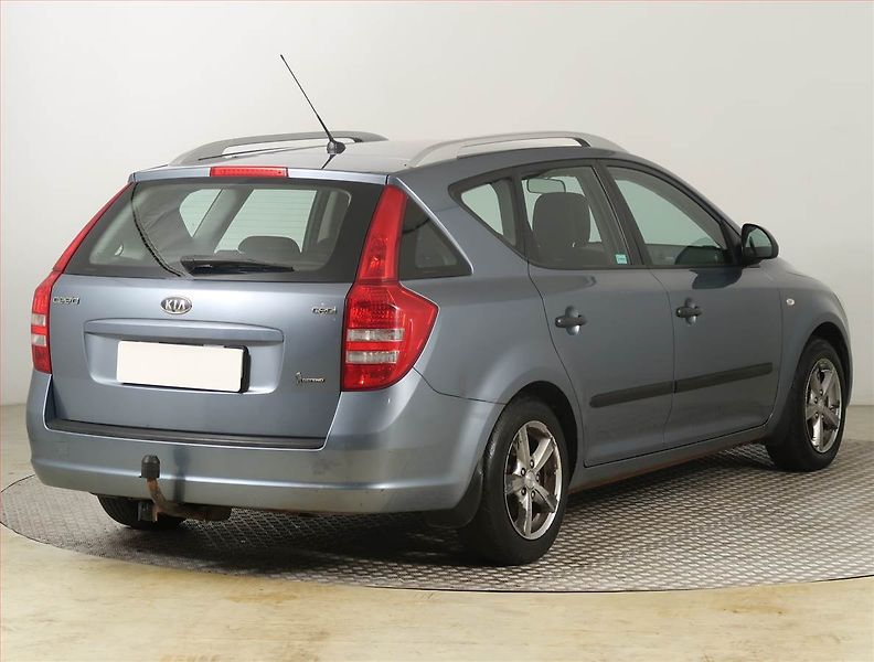Kia Ceed (2009) 1.6 CRDi, po STK, Tažné - fotka 5 z 16