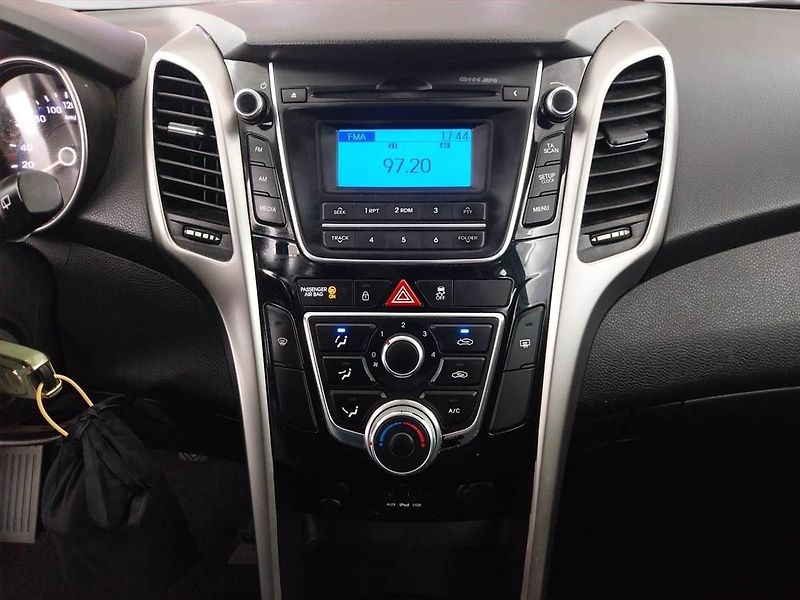 Hyundai i30 (2012) 1.6 MPI, Serv.kniha, Tempomat - fotka 12 z 17