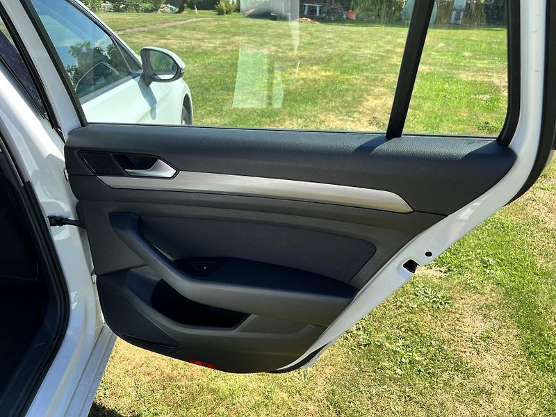 Volkswagen Passat 1.4TSI 92KW,NAVI,LED,ALU - fotka 18 z 44