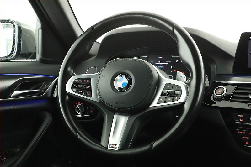 BMW Řada 5 (2021) 530d xDrive - fotka 18 z 20