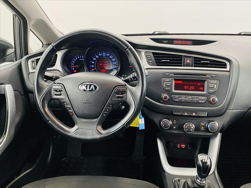 Kia Ceed 1,4 CVVT 73 kW Klima 1. maj.ČR - fotka 10 z 24
