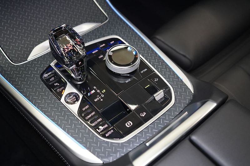 BMW X7 M50i xD, Executive Drive Pro - fotka 40 z 50
