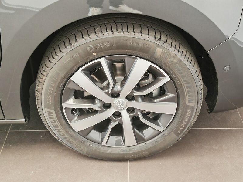 Toyota ProAce 2.0L Diesel 177k - 8AT Family - fotka 9 z 34