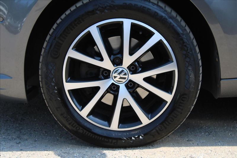 Volkswagen Touran 1,2 TSI  7 MÍST,VÝHŘEVY - fotka 29 z 29
