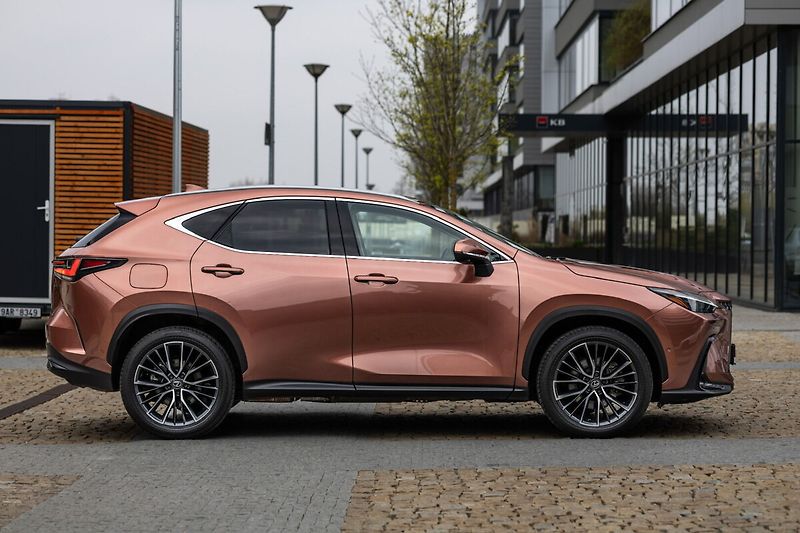 Lexus NX 450h plus 450H 2.5 PHEV LUXURY - fotka 6 z 29