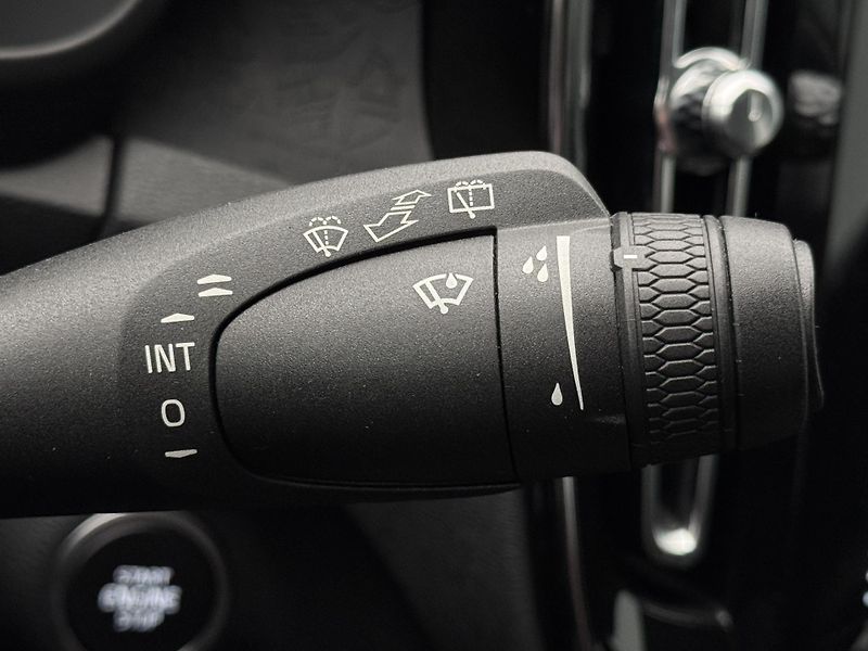 Volvo XC40 T4 AWD MOMENTUM CZ REZERVACE - fotka 25 z 34