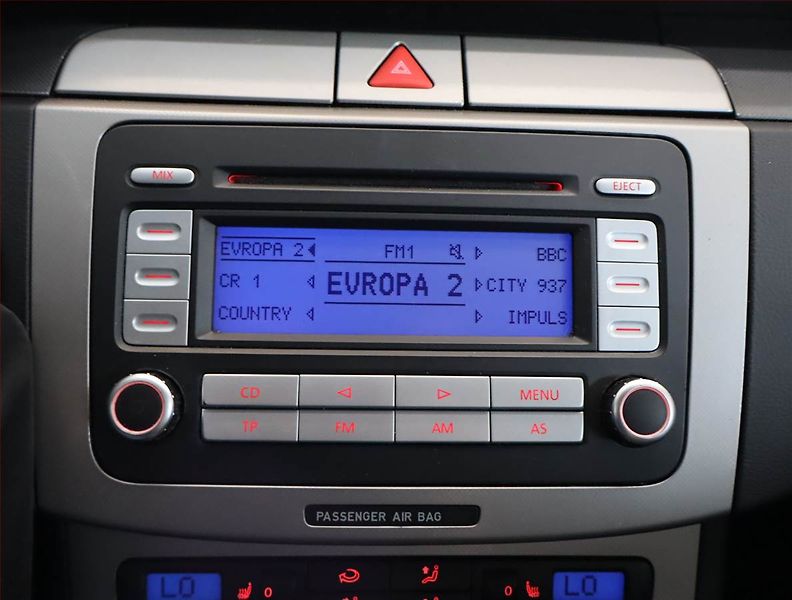 Volkswagen Passat (2007) Business 2.0 TDI, po STK - fotka 12 z 21