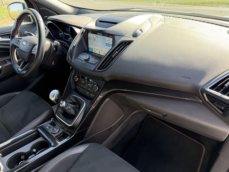 Ford Kuga 1.5 EB ST PANORAMA SERVISKA - fotka 39 z 48