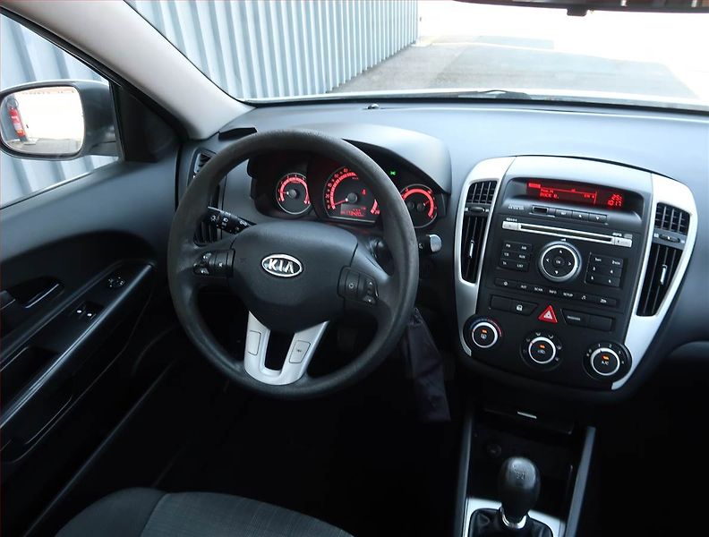 Kia Ceed (2010) 1.4 CVVT, nová STK - fotka 7 z 18