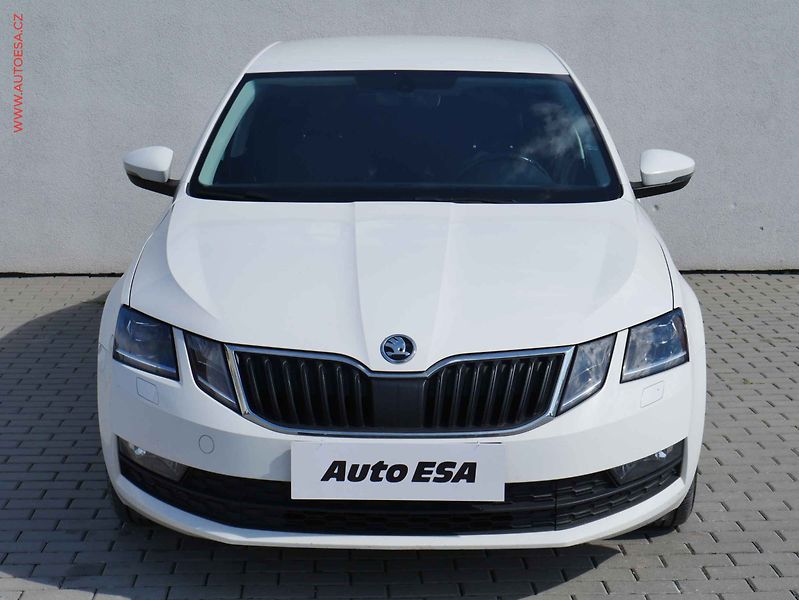 Škoda Octavia (2018) 1.6TDi, ČR, Ambition, LED - fotka 2 z 17