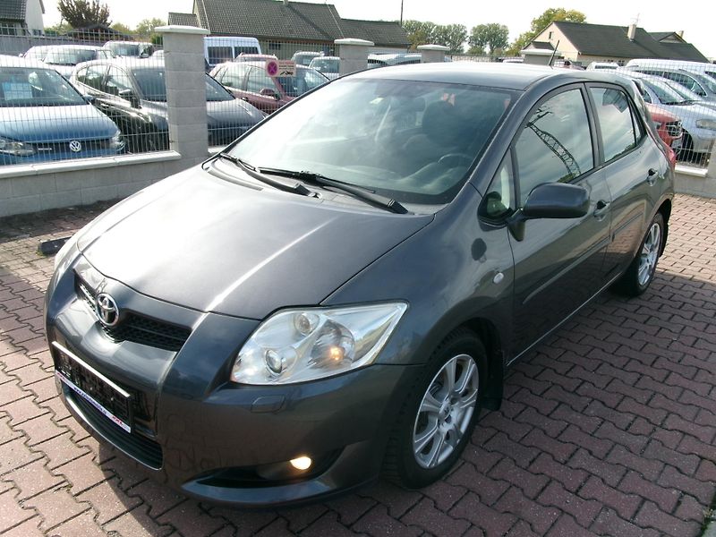 Toyota Auris (2007) 2,0 D-4D 93kW AC TEMP ALU - fotka 2 z 26