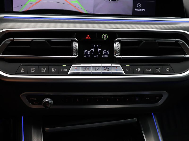 BMW X5 3,0 M50d 294kW CZ DPH FULL SER - fotka 28 z 38