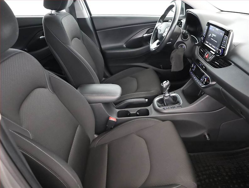 Hyundai i30 (2018) 1.4 T-GDI, ČR,1.maj - fotka 7 z 19