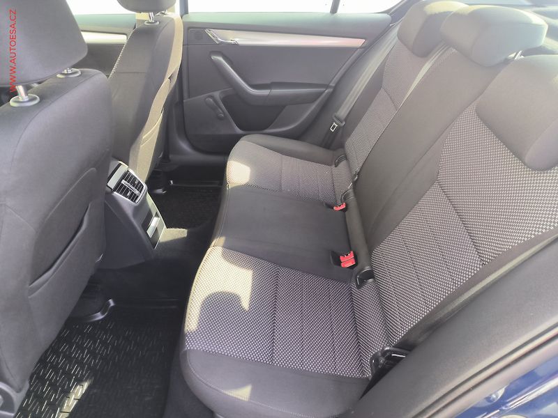 Škoda Octavia (2016) 1.6 TDi, ČR, AC, výhřev sed - fotka 10 z 18
