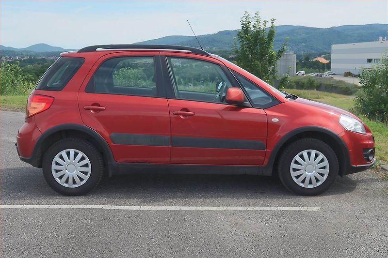 Suzuki SX4 (2010) 1.6 VVT, 4X4, ČR,1.maj - fotka 6 z 14