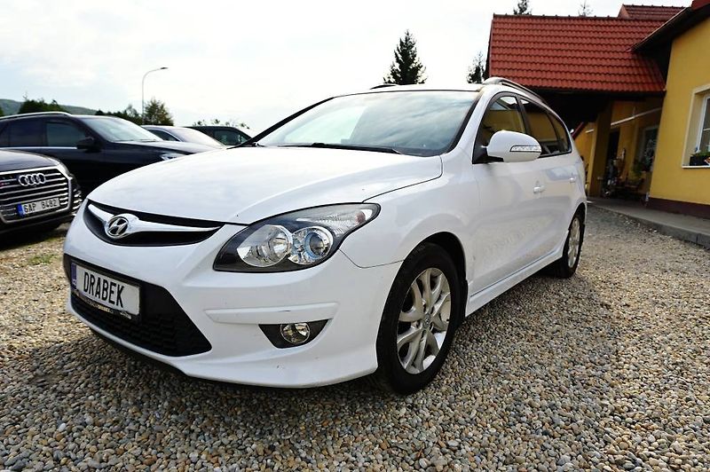 Hyundai i30 (2010) STYLE 1,6 CVVT 93 kW - fotka 8 z 35