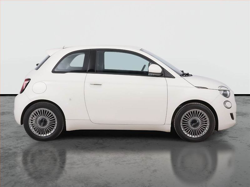 Fiat 500e (2023) 42 kWh, SoH 94% - fotka 6 z 18