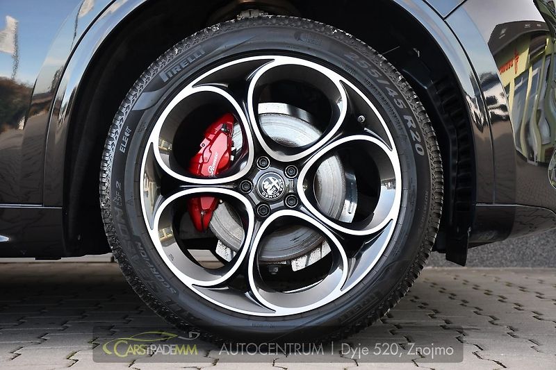 Alfa Romeo Stelvio 2,2 D 16V 210k Veloce AT8-Q4 - fotka 51 z 55