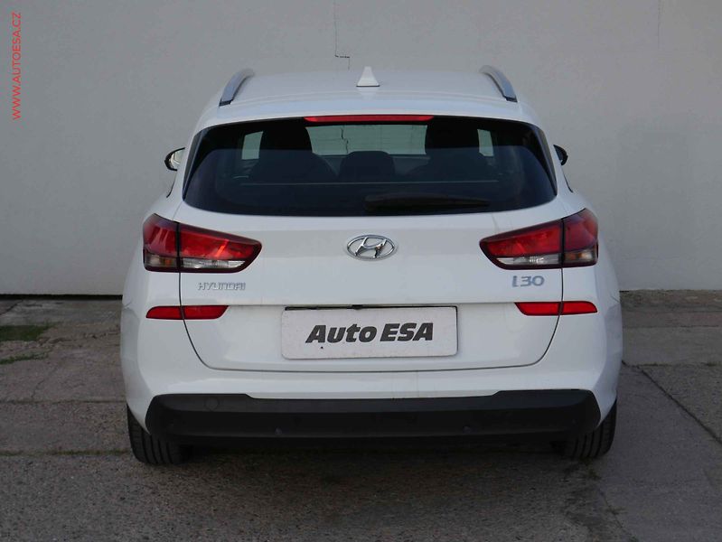Hyundai i30 (2017) 1.6CRDi, ČR, Navi - fotka 5 z 19