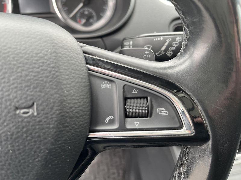 Škoda Octavia 1.6 TDi DSG Style 85 kW - fotka 23 z 34