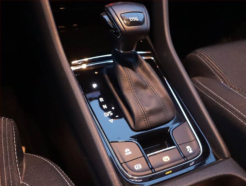 Volkswagen Passat (2020) 1.4 GTE, Automat, Kůže, Navi - fotka 11 z 18