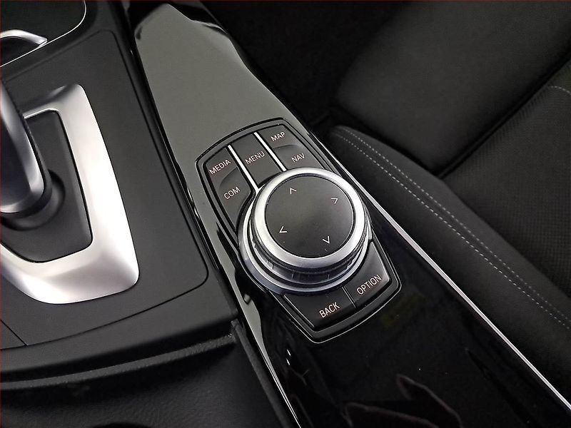 BMW Řada 3 (2018) Edition Sport 320d xDrive GT - fotka 17 z 19