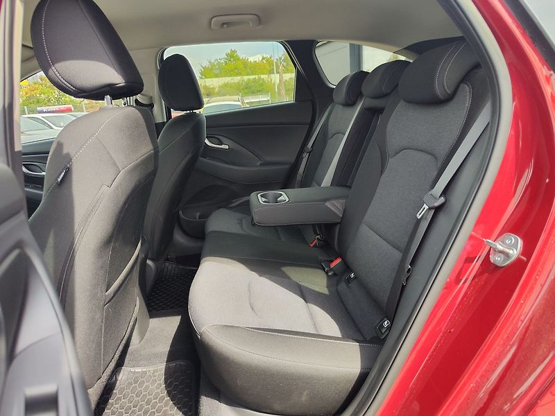 Hyundai i30 1.0 T-GDI/88kW Smart Navi - fotka 10 z 33