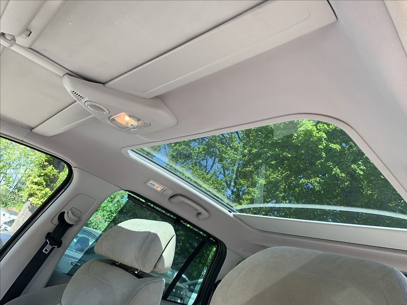 Citroën C4 Picasso 1,6 HDI AUTOMAT,EXCLUSIV,7.MÍS - fotka 16 z 21
