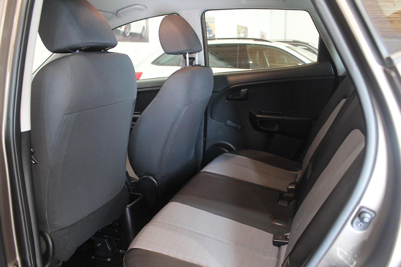 Kia Venga (2016) 1.4 66kW Klima ČR - fotka 18 z 30