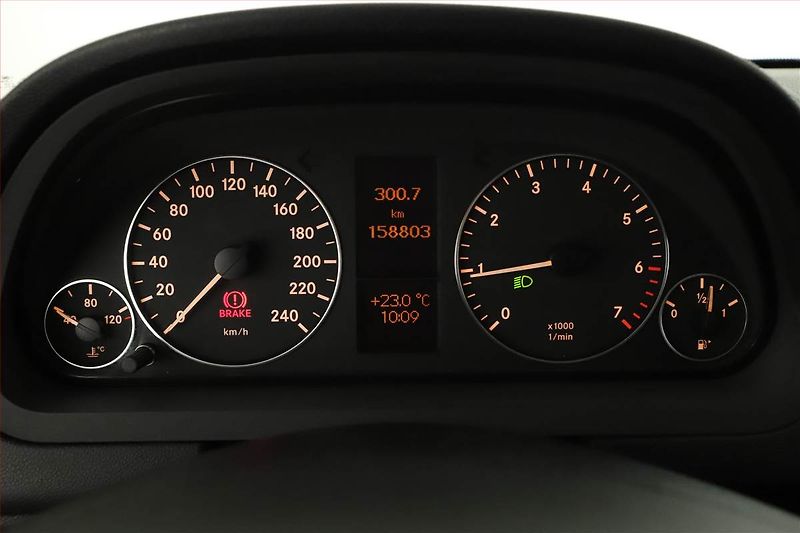 Mercedes-Benz Třídy A (2012) A 160, Vyhř. sedaček - fotka 8 z 15