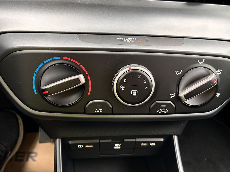 Hyundai i20 1.2i 62kW COMFORT REZERVACE - fotka 19 z 28