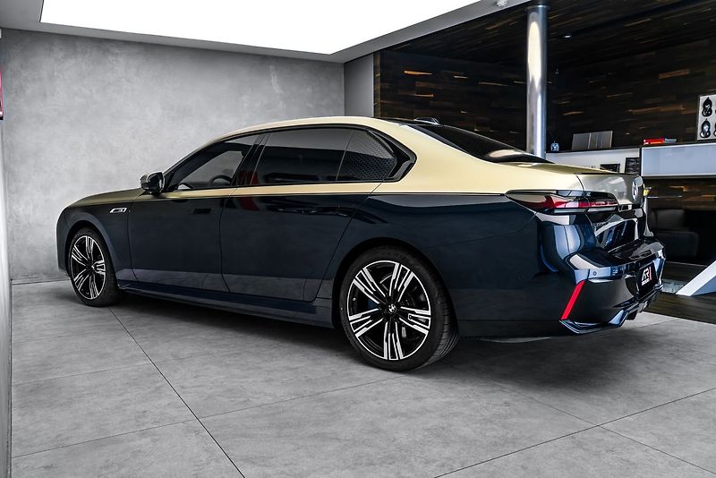 BMW Ostatní 60 M-Sport Individual Theatre - fotka 7 z 29