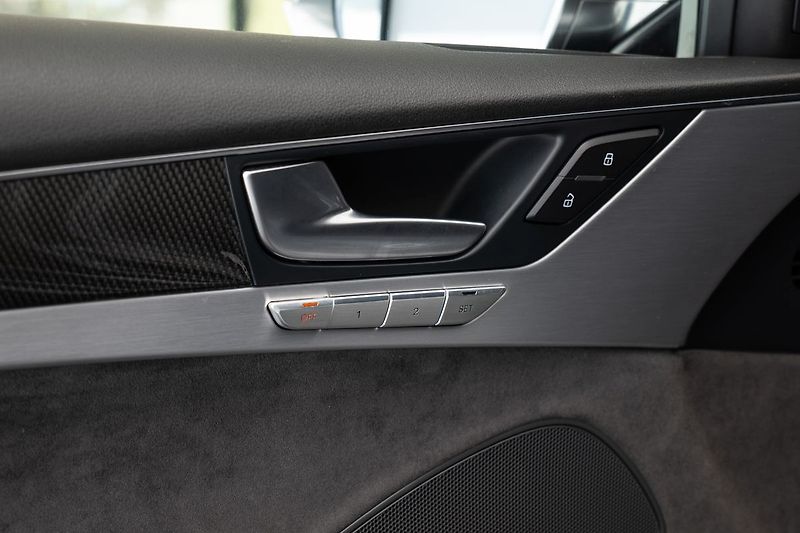 Audi S8 - fotka 8 z 28
