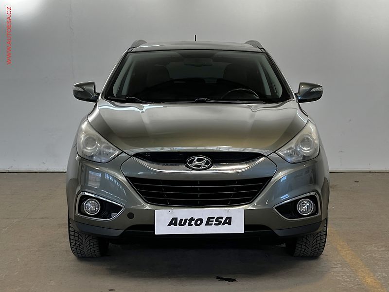 Hyundai ix35 (2011) 2.0CRDi 4x4, ČR, Xenon, AC - fotka 2 z 15