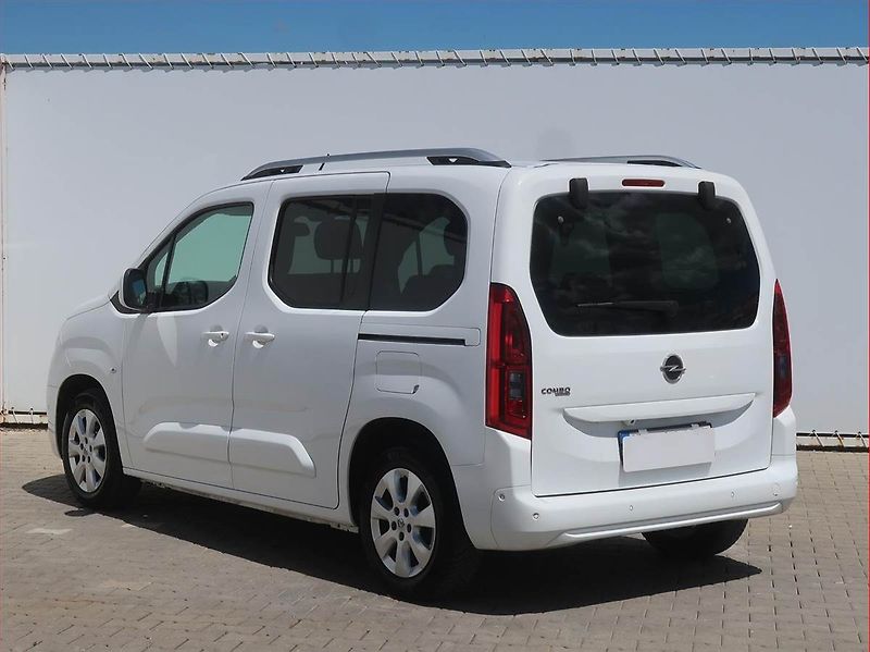 Opel Combo (2019) 1.2 Turbo, 5Míst, SR - fotka 4 z 18
